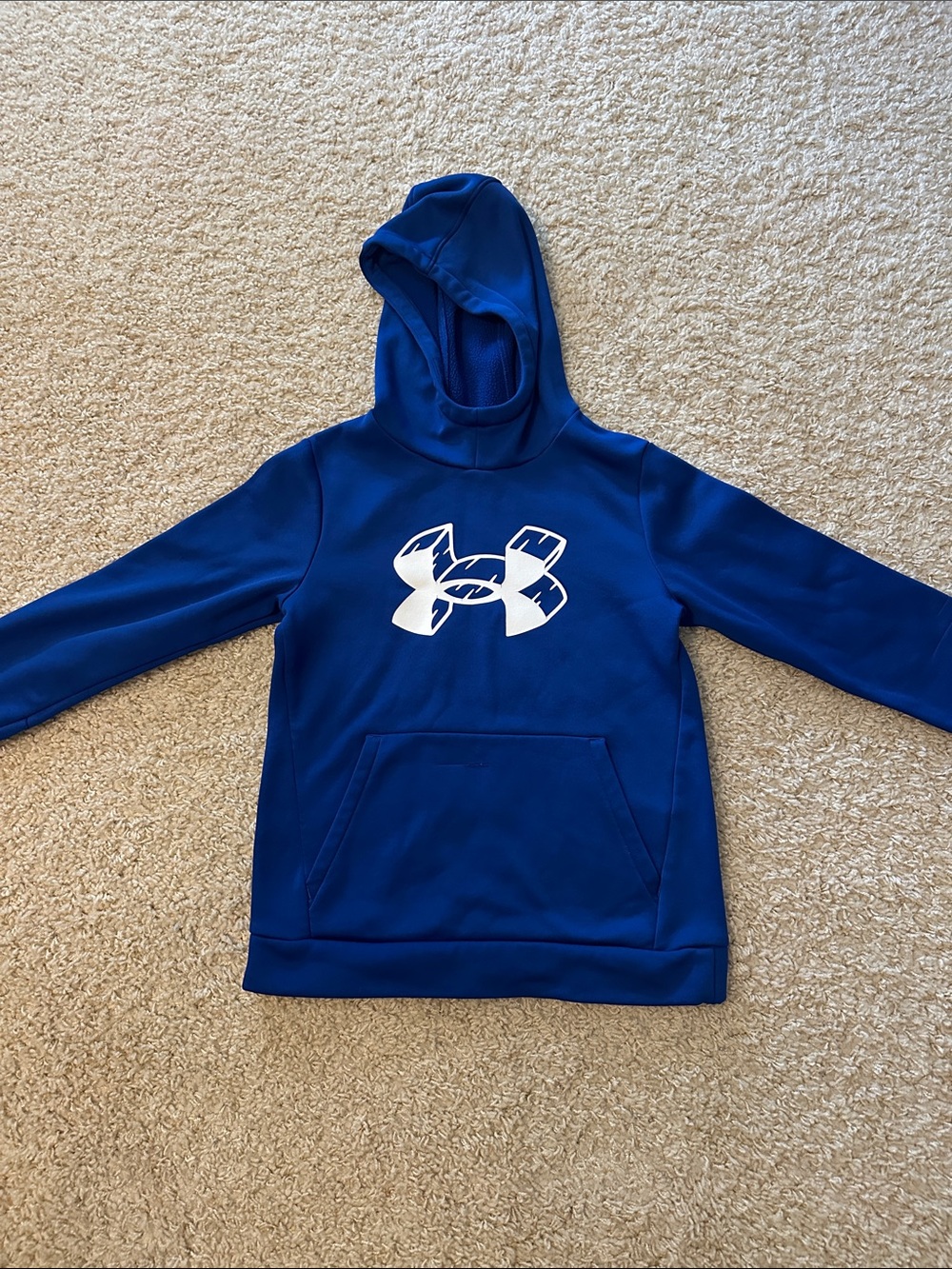 Boys dry fit under Armour sweatshirt, size medium